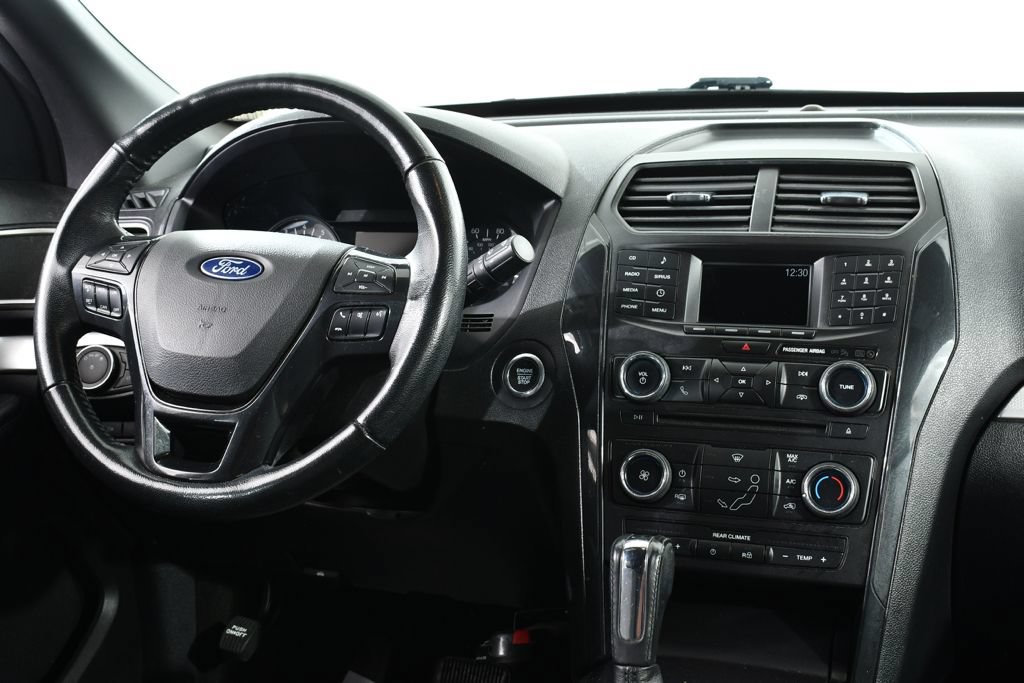 Used 2017 Ford Explorer XLT AWD/4WD image 8