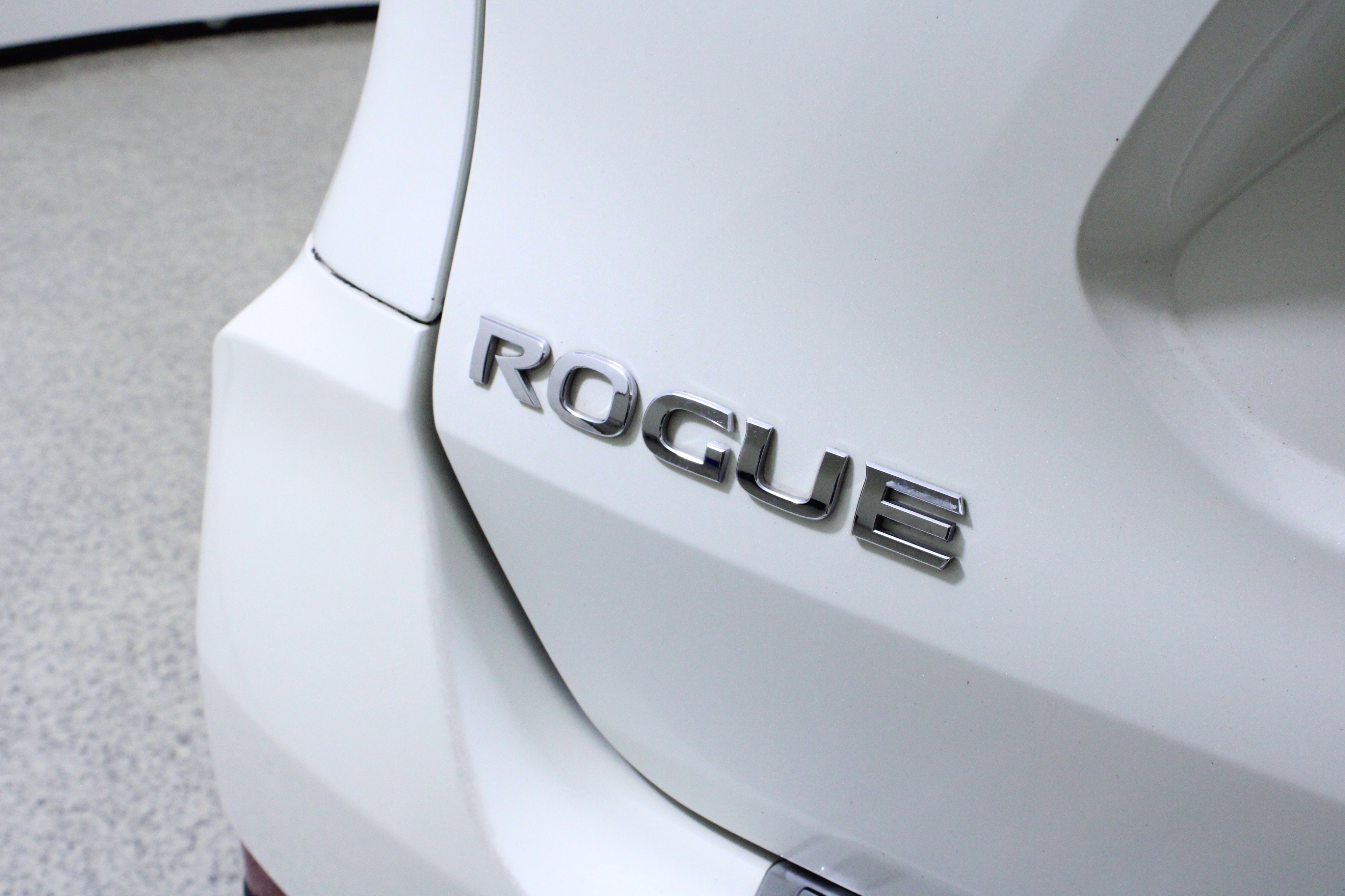 Used 2017 Nissan Rogue SL w/ SL Premium Package image 9