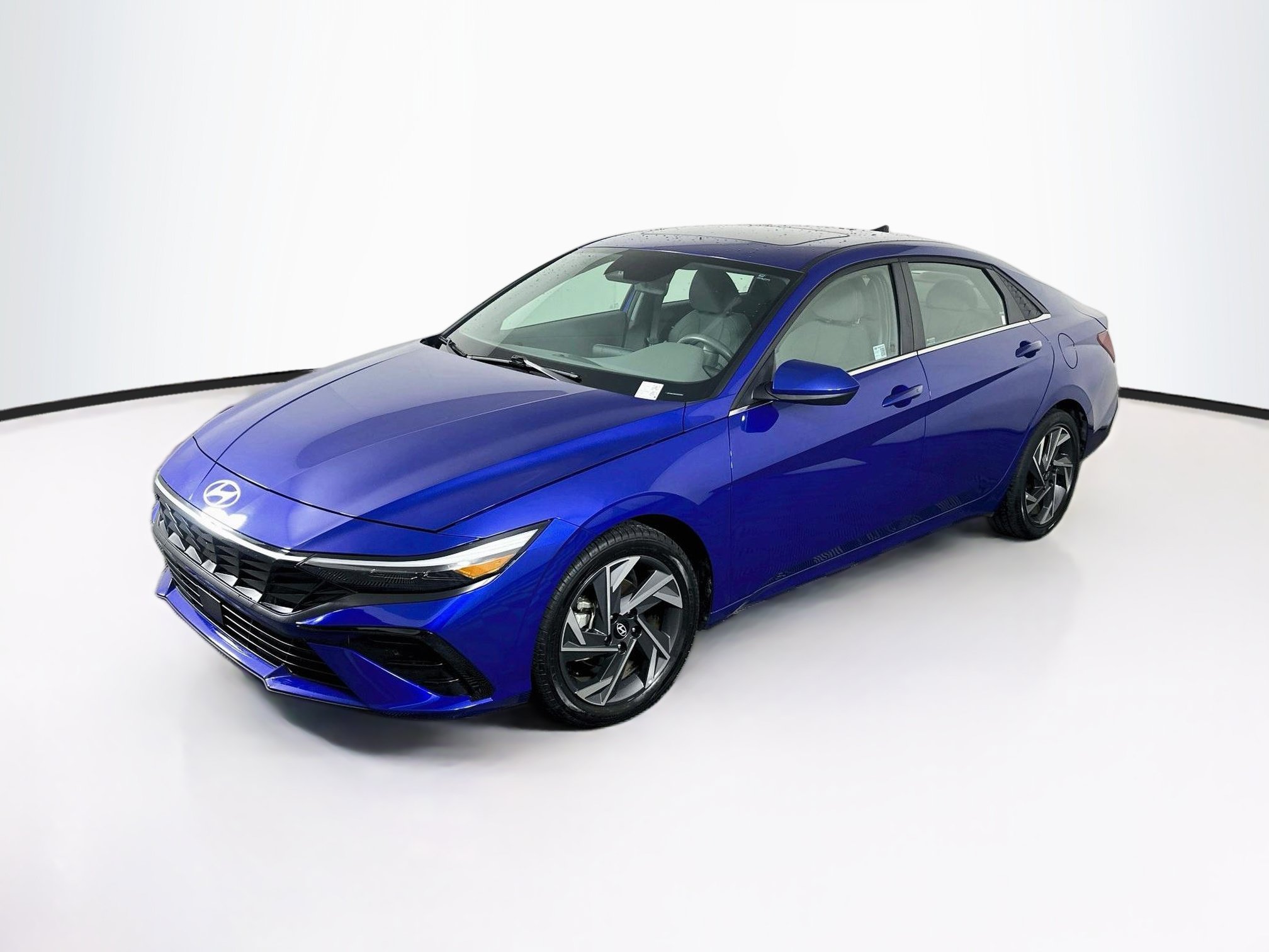 Used 2025 Hyundai Elantra SEL FWD image 3