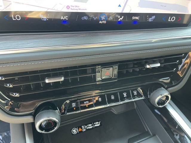 New 2026 Chevrolet Suburban LT w/ Comfort Package AWD/4WD image 19