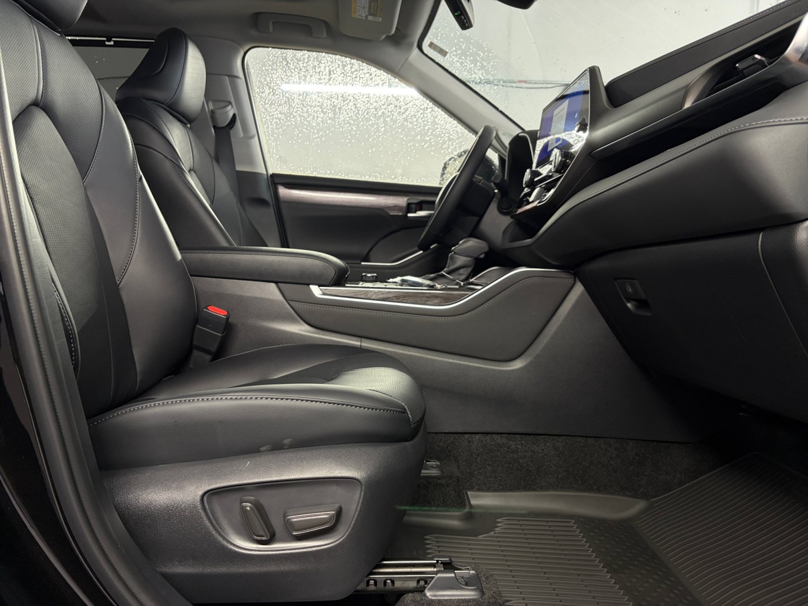 New 2026 Toyota Highlander Limited AWD/4WD image 19