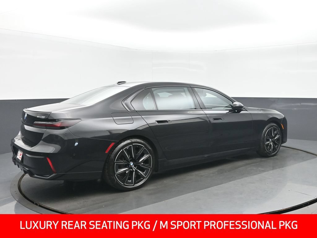 Used 2023 BMW i7 xDrive60 AWD/4WD image 3