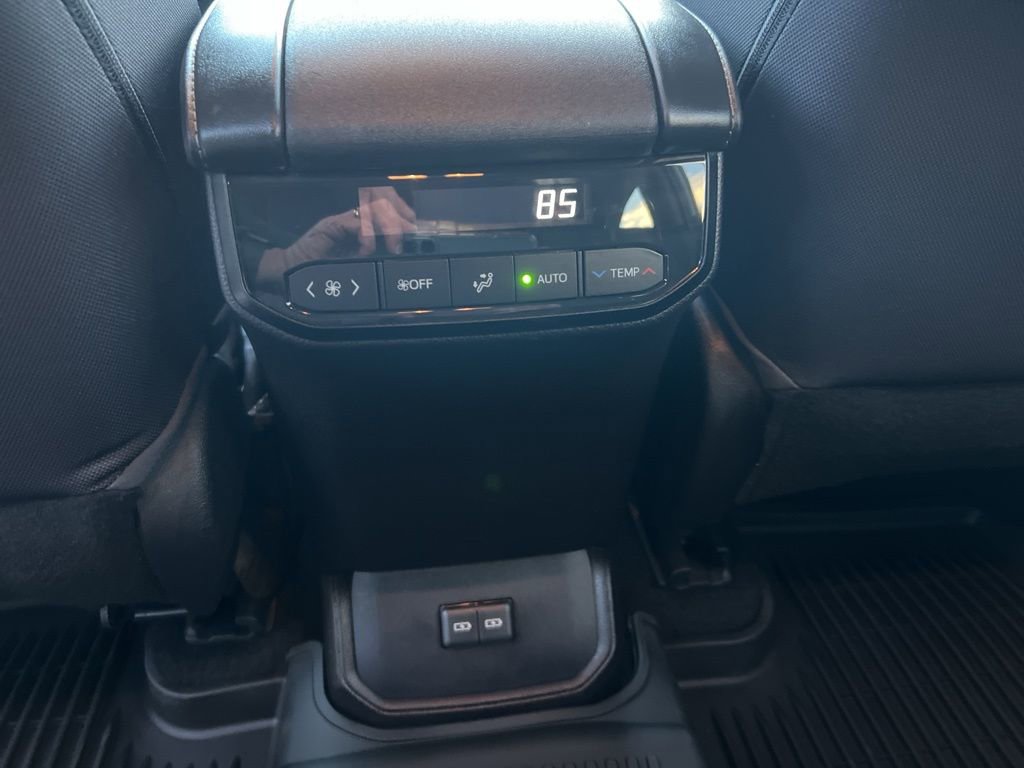 Used 2023 Toyota Highlander LE image 25