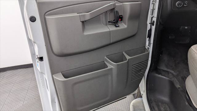 Used 2017 GMC Savana 2500 RWD image 13