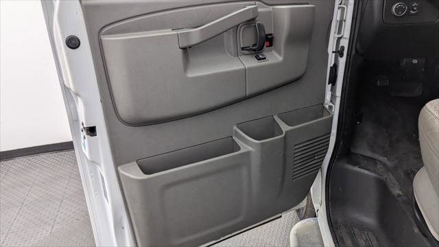 Used 2017 GMC Savana 2500 RWD image 13