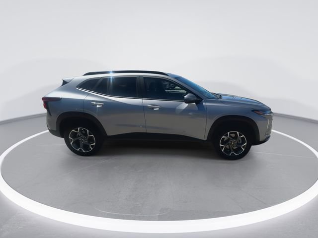 Used 2024 Chevrolet Trax LT w/ Driver Confidence Package FWD image 12