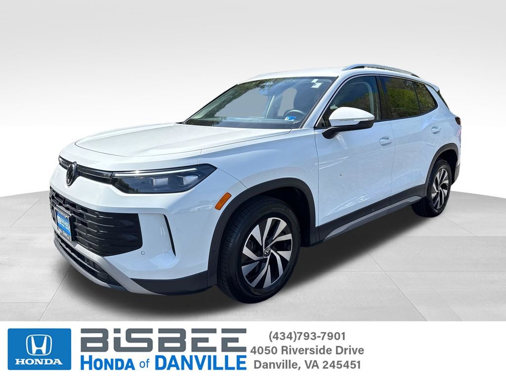 Used 2025 Volkswagen Tiguan S image 1