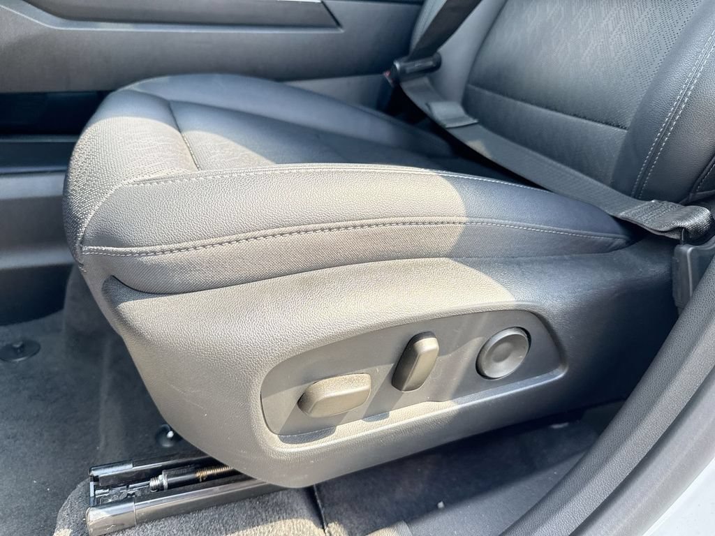Used 2025 Chevrolet Equinox LT w/ Convenience Package II FWD image 12