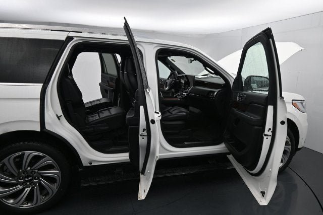 Used 2023 Lincoln Navigator Reserve AWD/4WD image 13