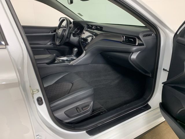 Used 2019 Toyota Camry XSE image 37