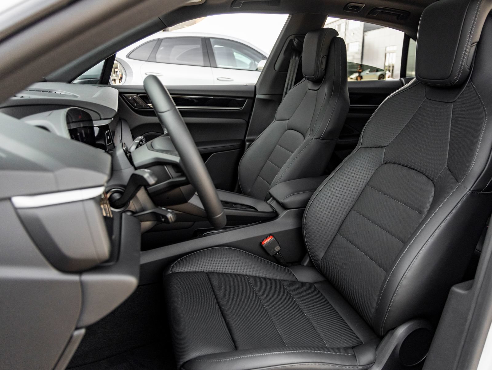 Certified 2026 Porsche Macan 4 Electric AWD/4WD image 5