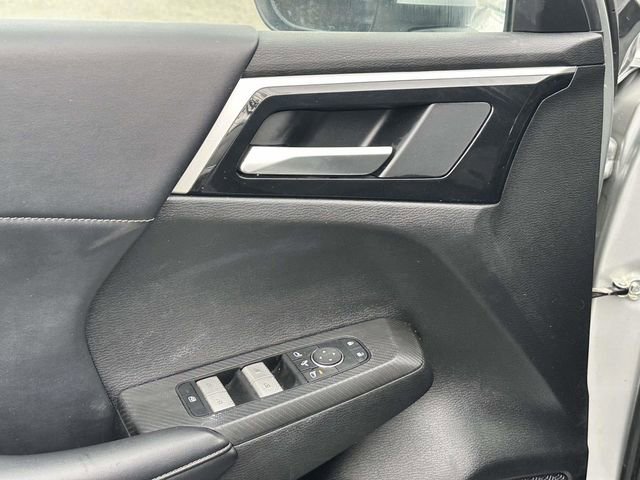 Used 2024 Mitsubishi Outlander AWD image 14