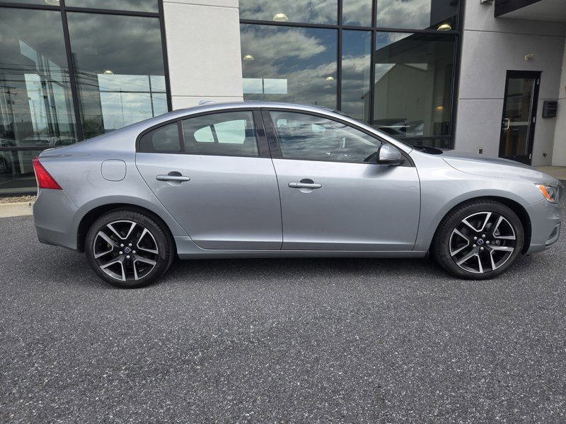 Used 2017 Volvo S60 T5 Dynamic image 11