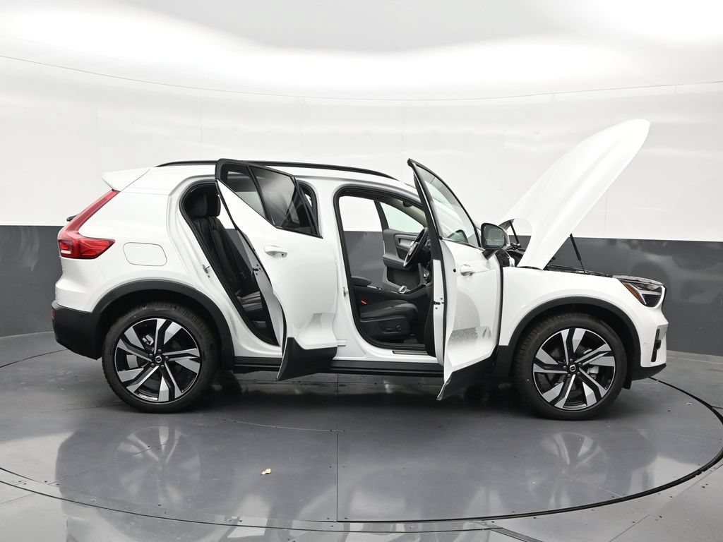 New 2026 Volvo XC40 B5 Plus w/ Climate Package AWD/4WD image 30