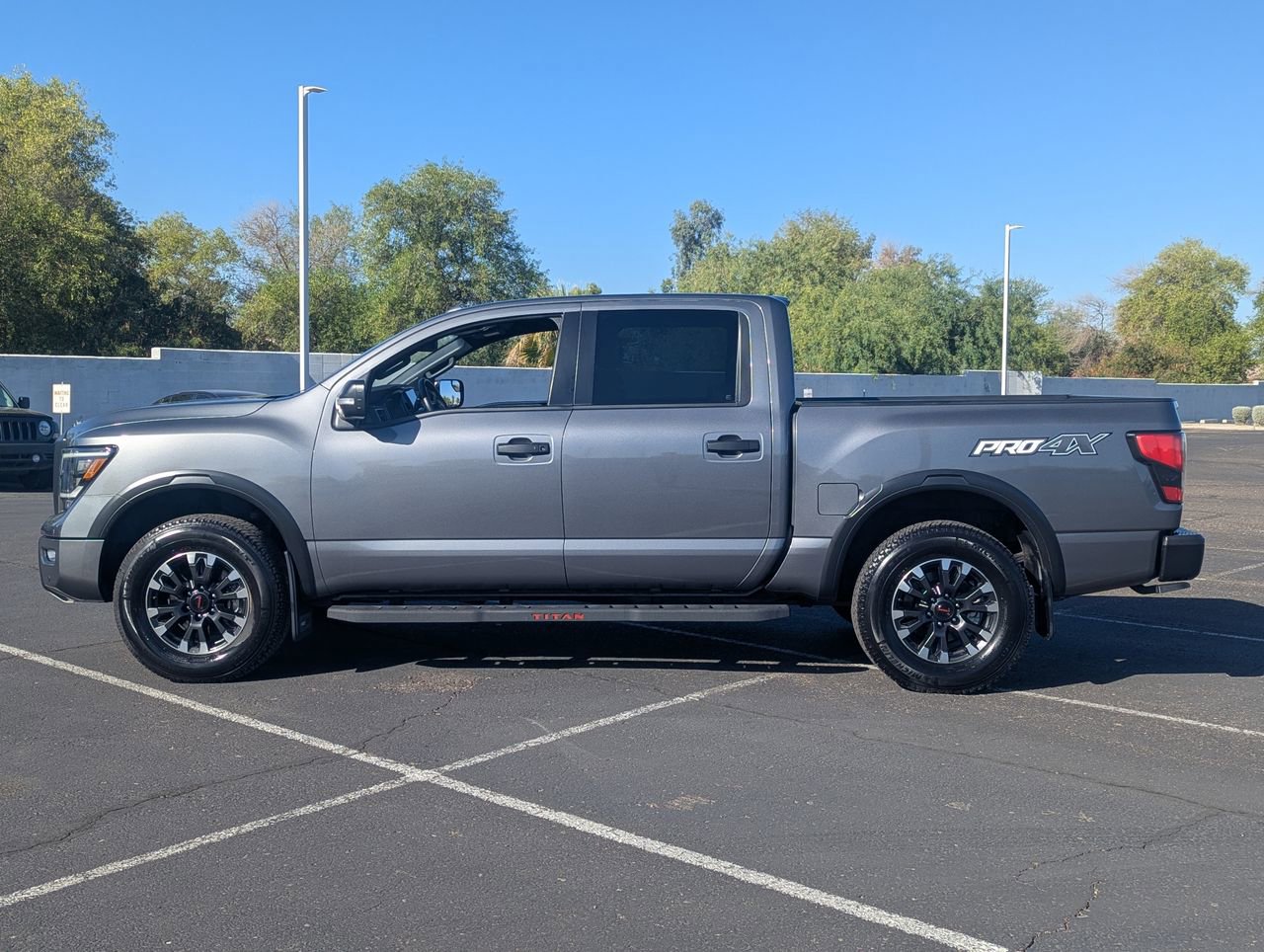 Used 2021 Nissan Titan PRO-4X w/ Pro-4x Convenience Package AWD/4WD image 3