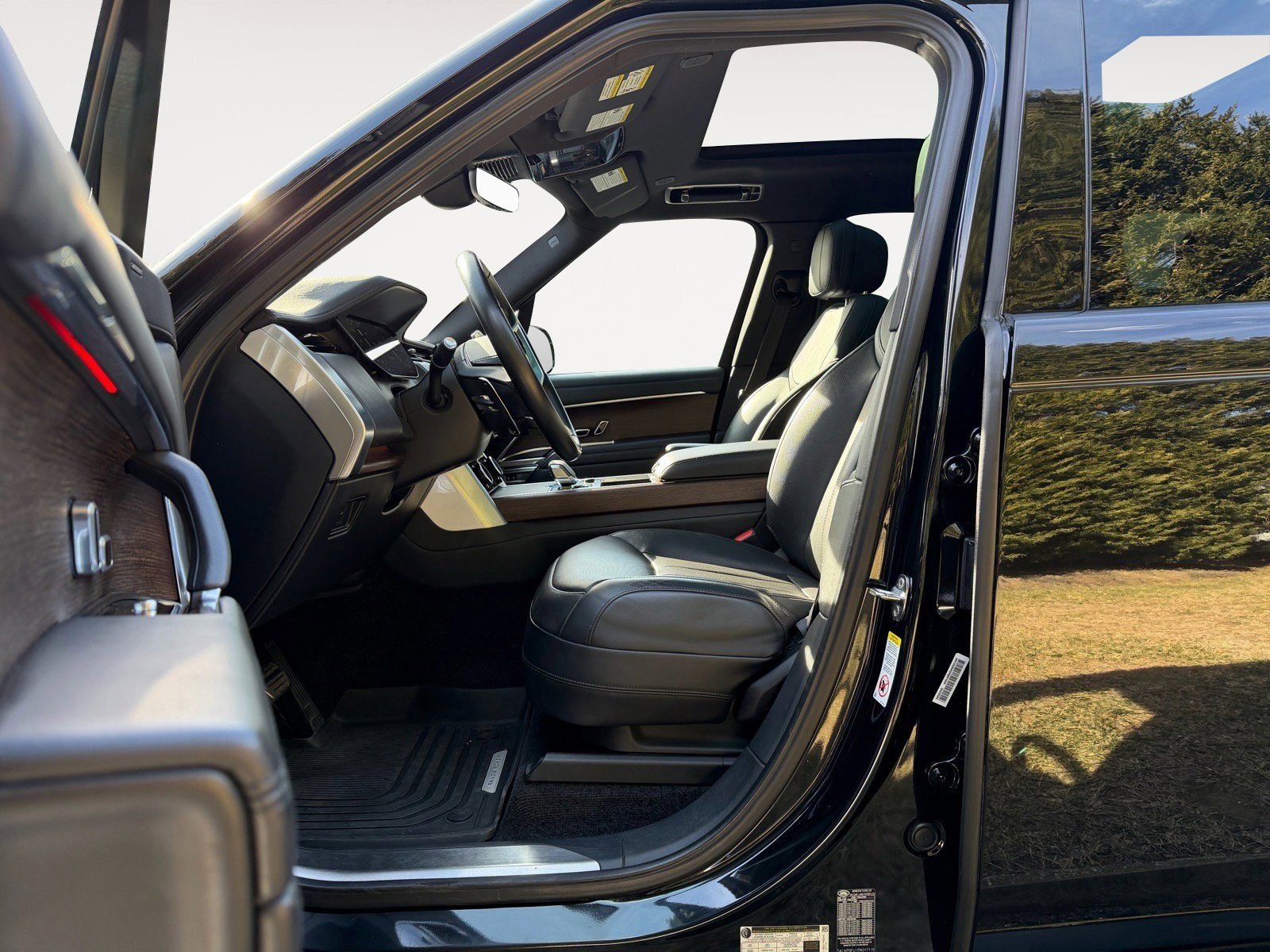 Used 2023 Land Rover Range Rover SE image 12