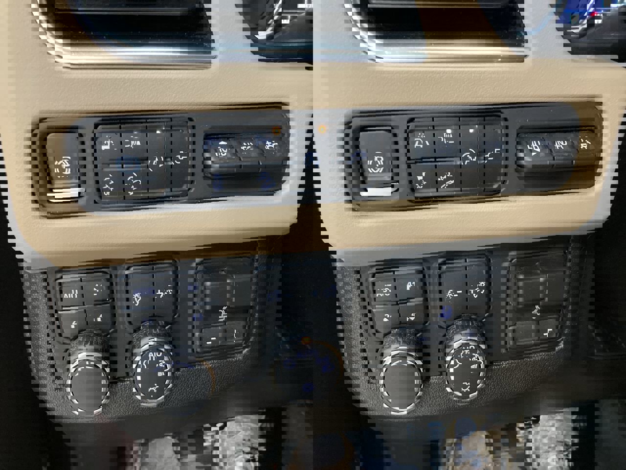 Used 2021 Chevrolet Suburban Premier w/ Premium Package image 14