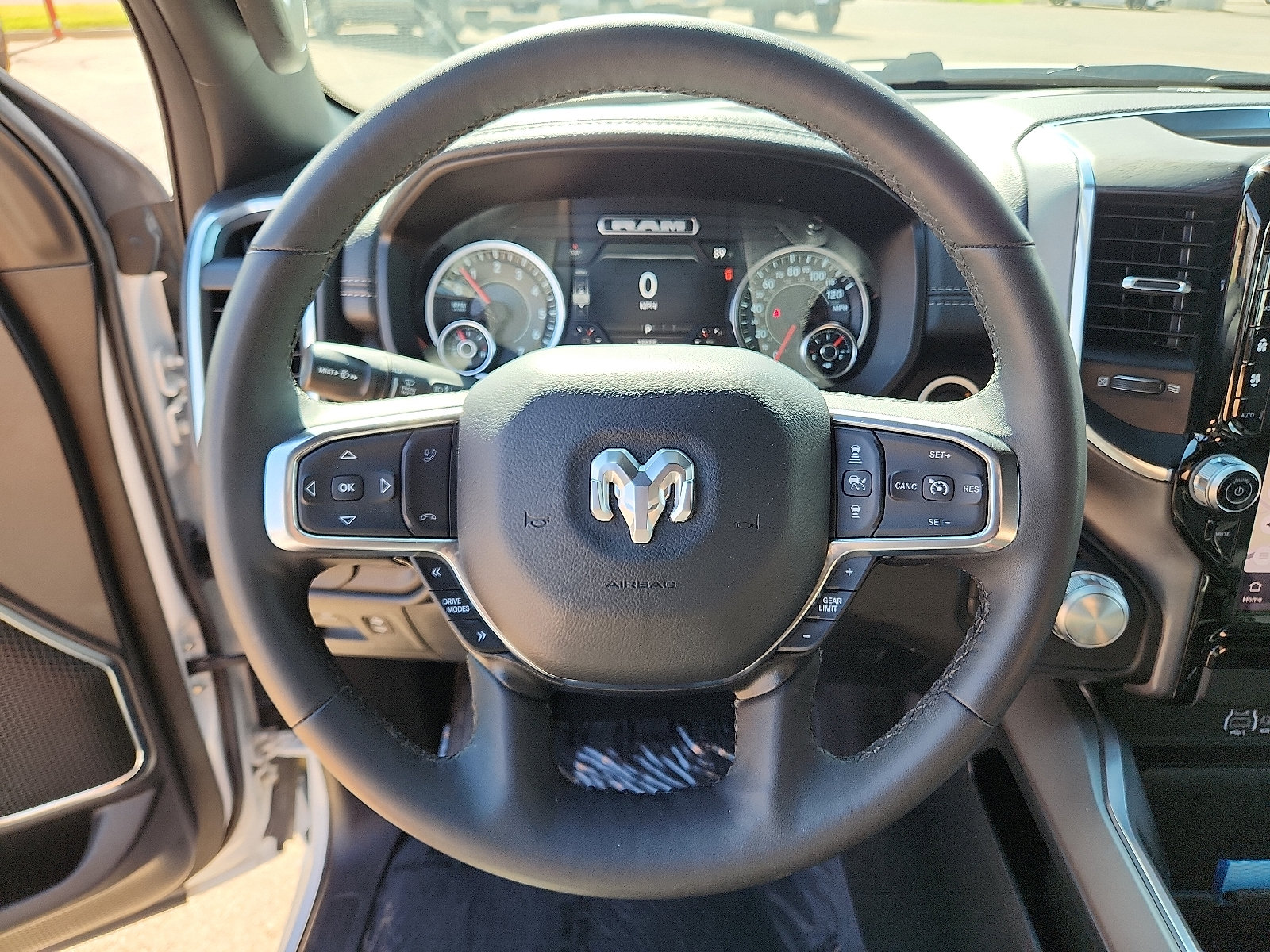 Used 2025 RAM 1500 Laramie AWD/4WD image 17