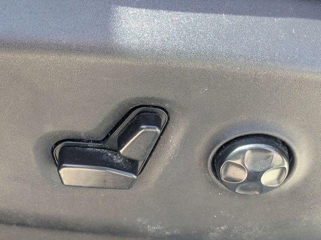 Used 2021 Chrysler Voyager LX image 16