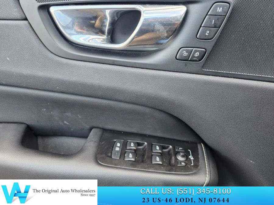 Used 2018 Volvo XC60 T6 R-Design w/ Convenience Package image 19