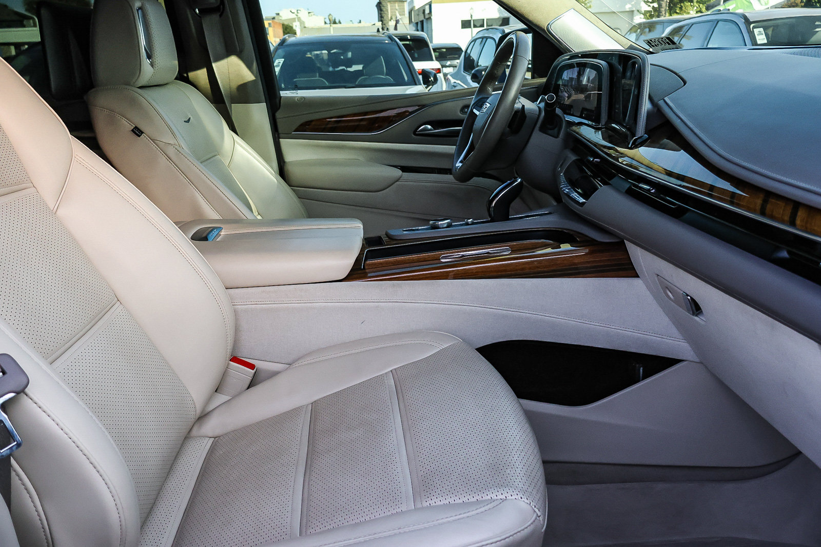 Used 2023 Cadillac Escalade ESV Sport Platinum RWD image 17
