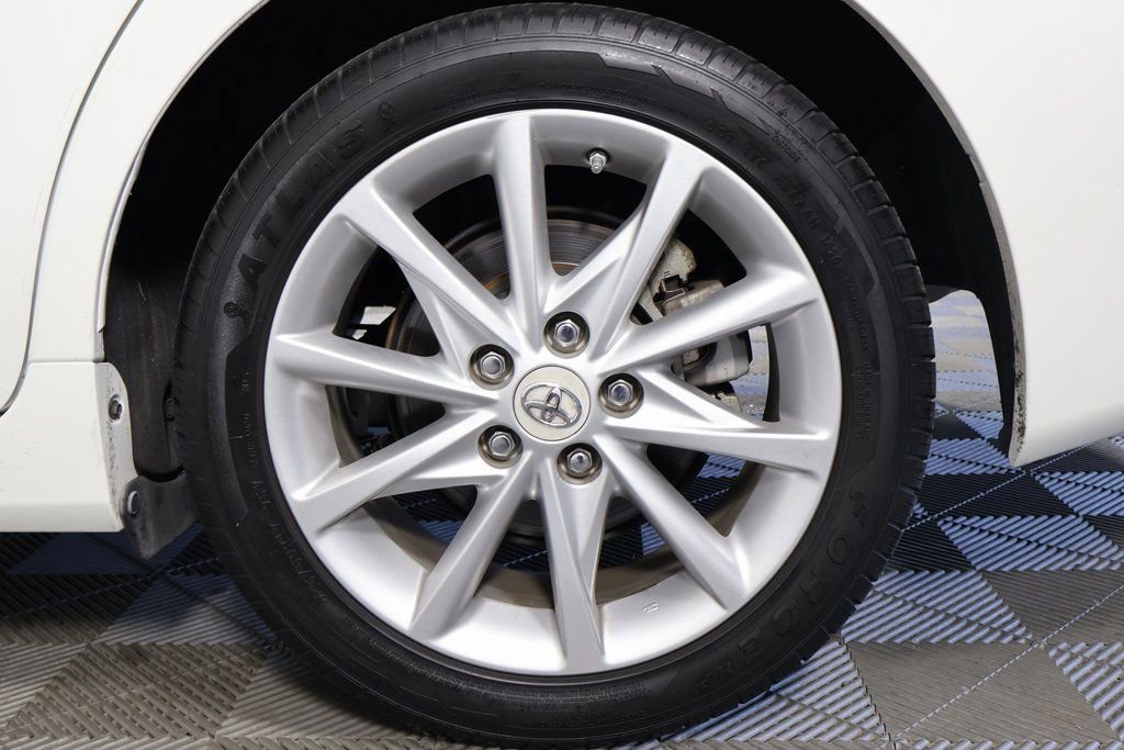Used 2012 Toyota Prius V Five image 15