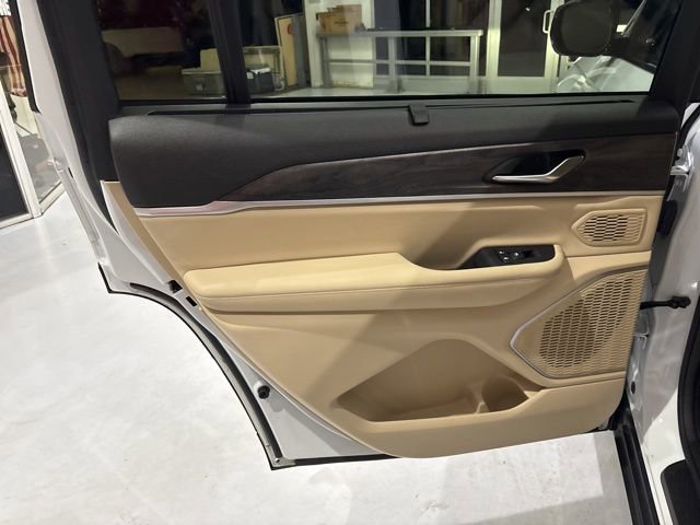 Used 2022 Jeep Grand Cherokee L Limited w/ Luxury Tech Group II image 25