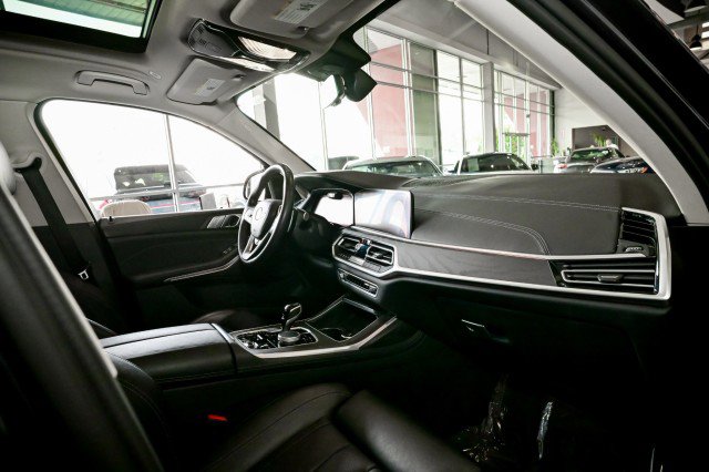 Used 2022 BMW X7 xDrive40i w/ Premium Package image 34
