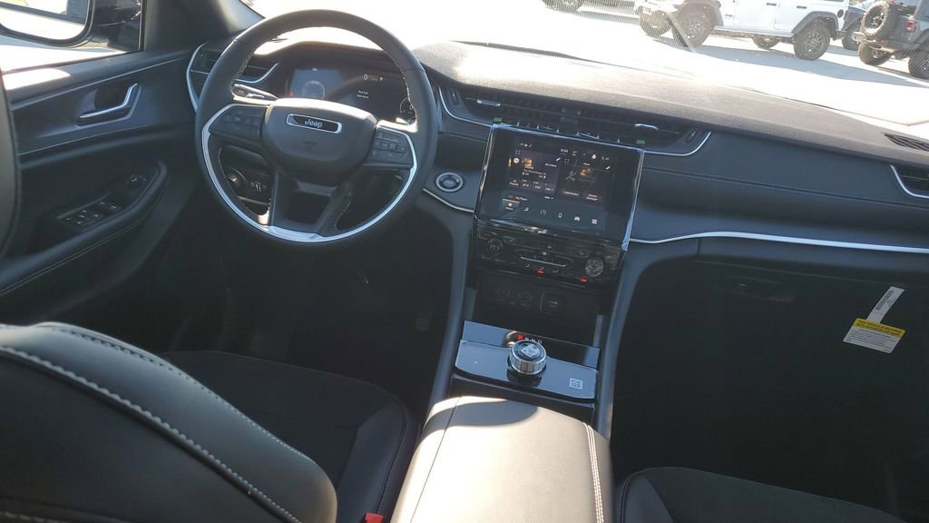 New 2025 Jeep Grand Cherokee L Altitude image 12