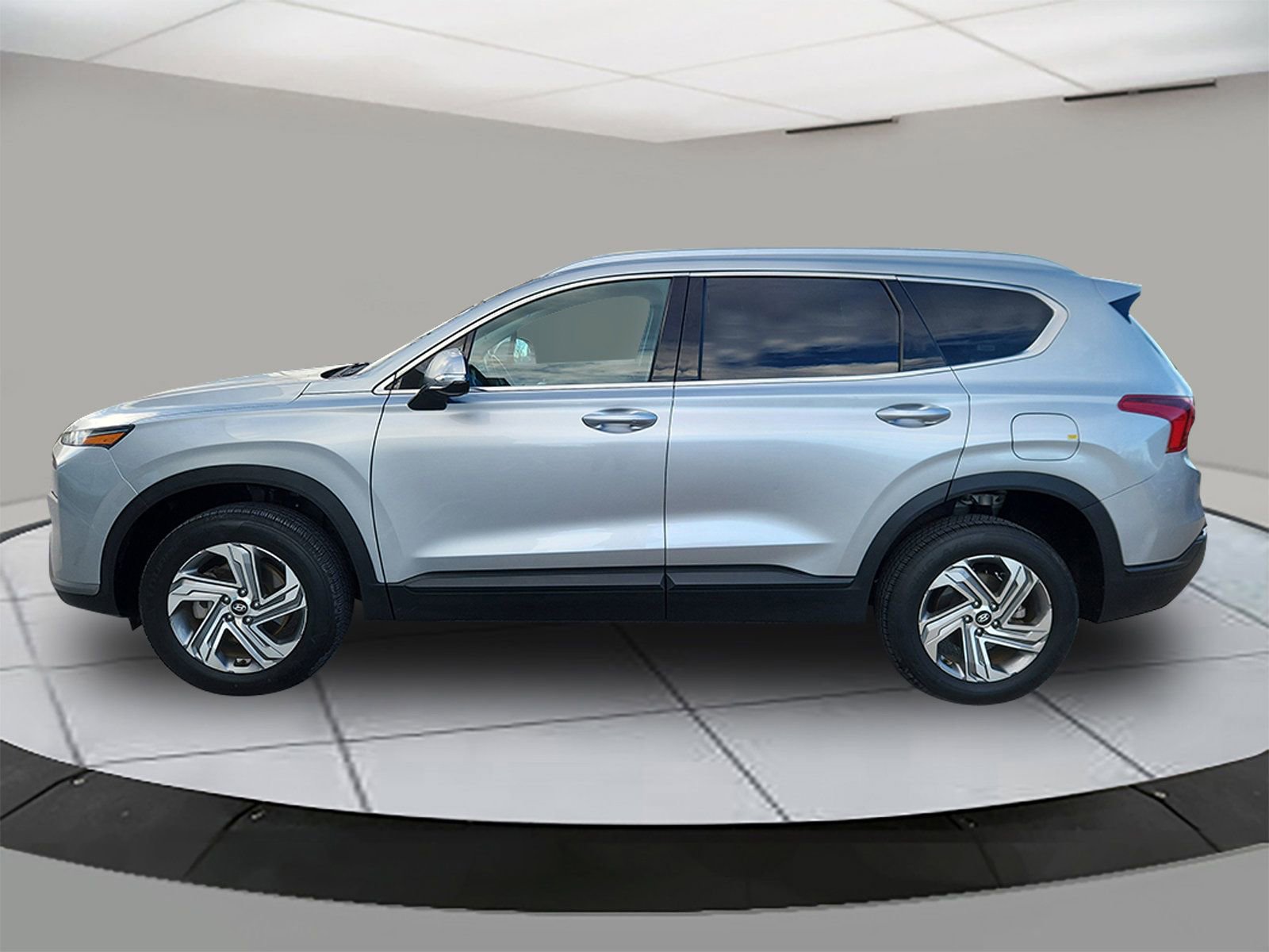 Used 2023 Hyundai Santa Fe SEL image 2