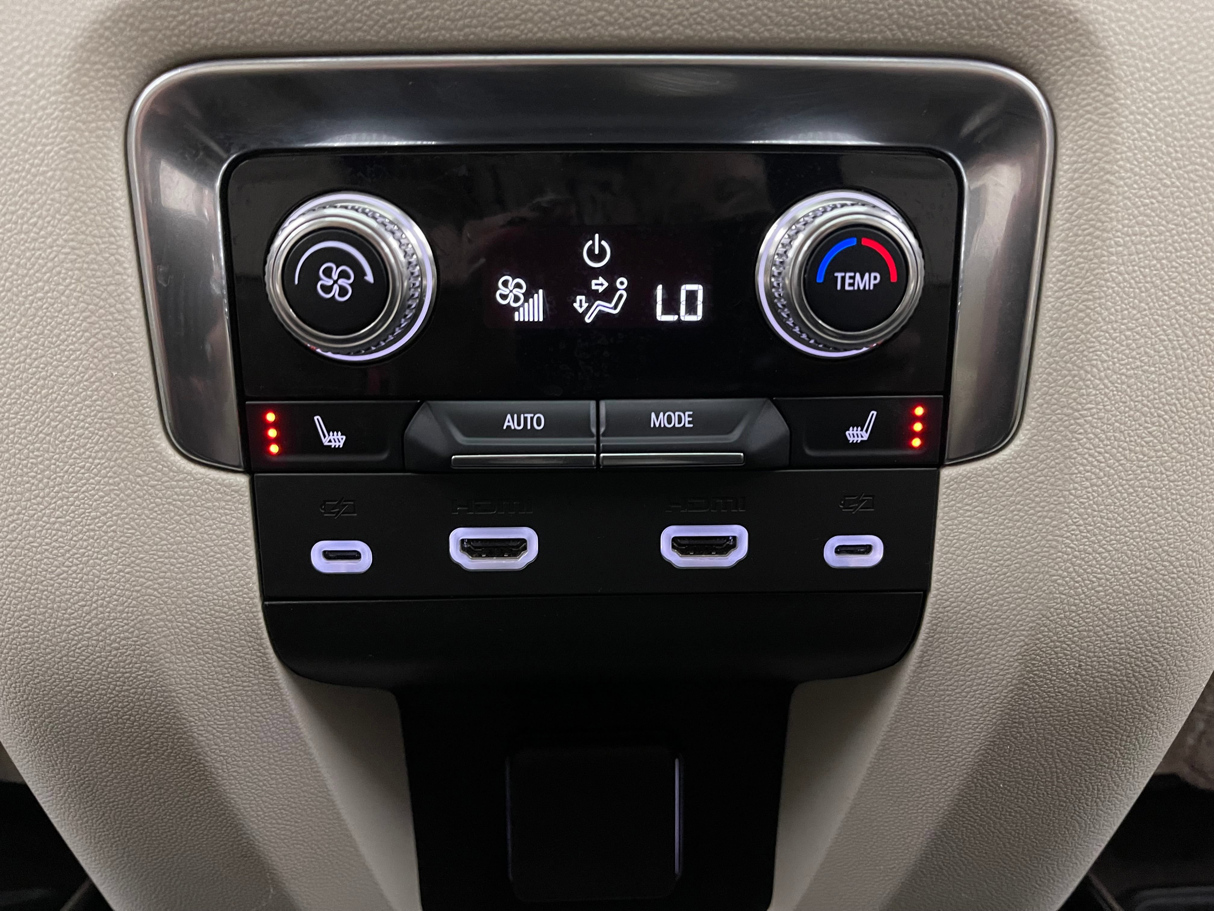 Used 2024 GMC Yukon Denali AWD/4WD image 7