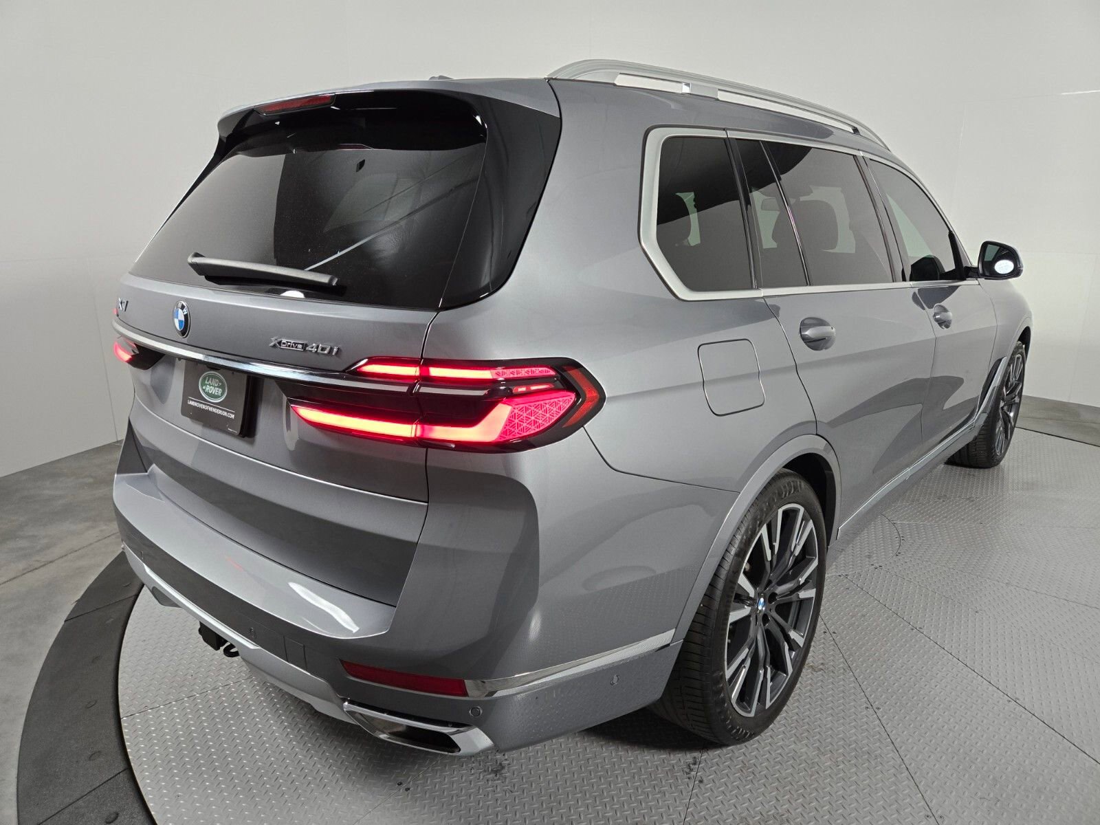Used 2024 BMW X7 xDrive40i w/ Parking Assistance Package video 2
