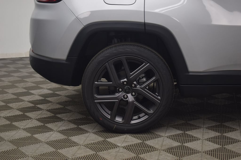 New 2026 Jeep Compass Limited w/ Sun, Sound & Navigation Group AWD/4WD image 9