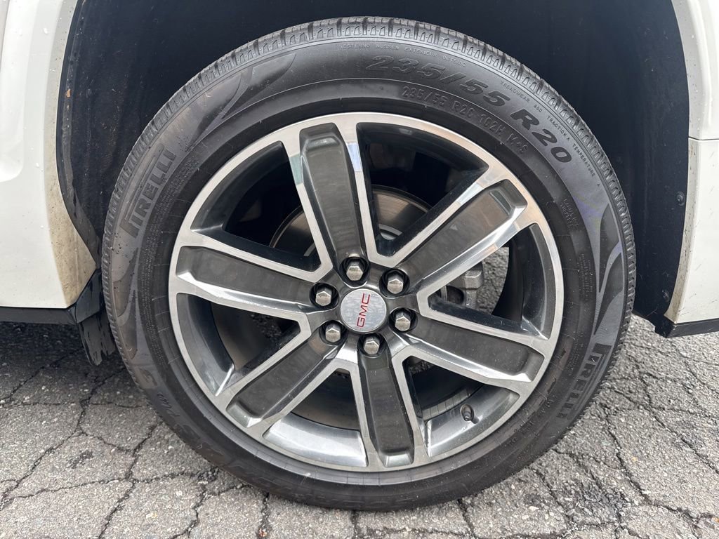Used 2019 GMC Acadia Denali w/ Technology Package FWD image 17