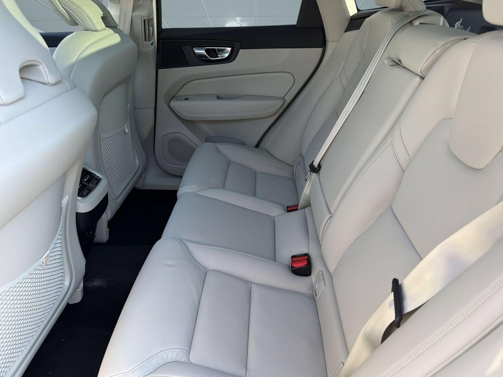 New 2026 Volvo XC60 B5 Ultra w/ Protection Package Premier AWD/4WD image 23
