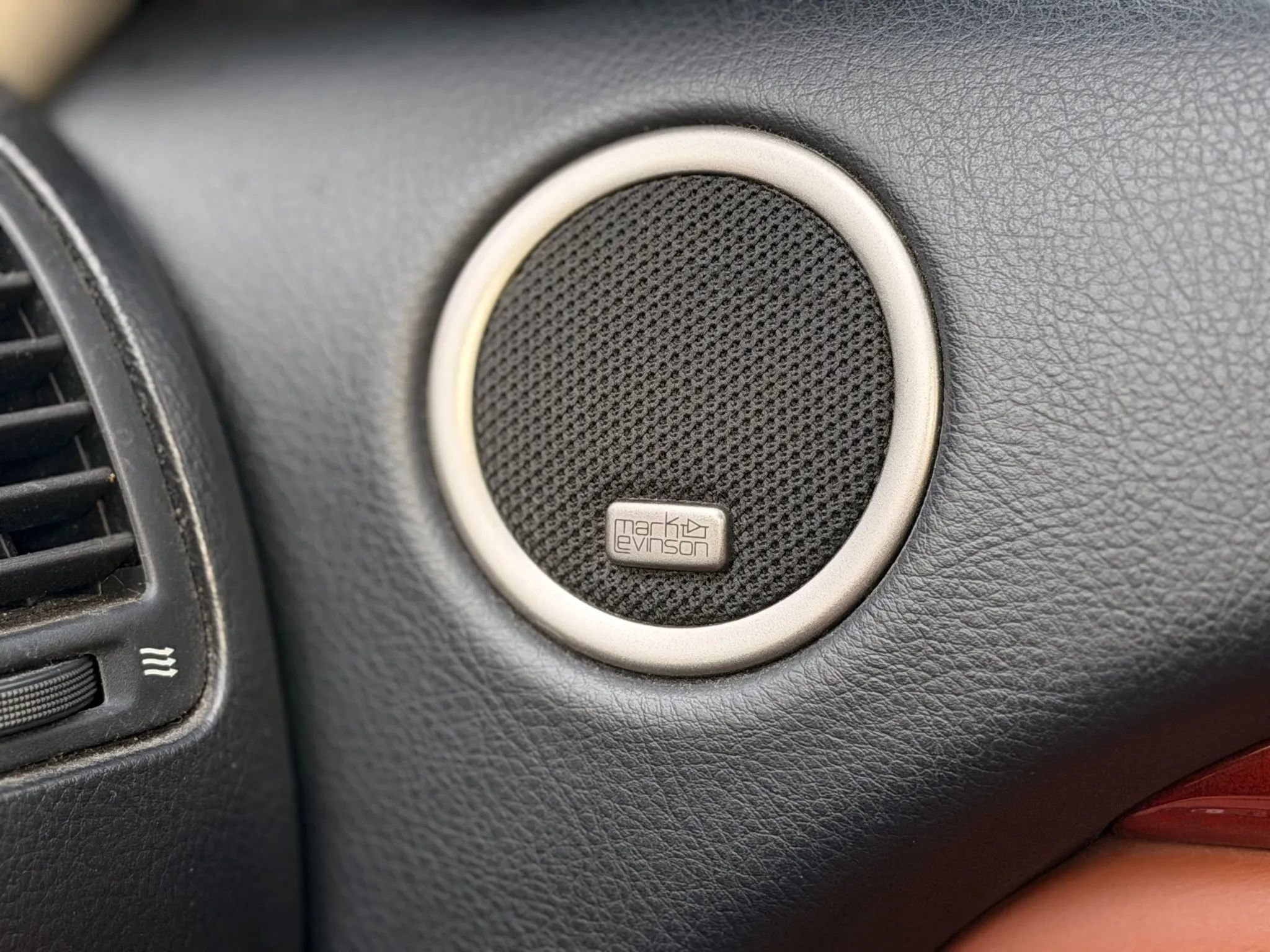 Used 2002 Lexus SC 430 Convertible image 37