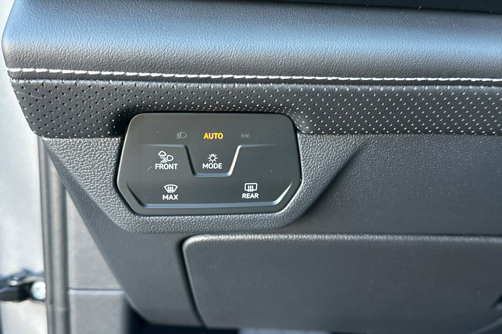 New 2026 Volkswagen Atlas SE image 24