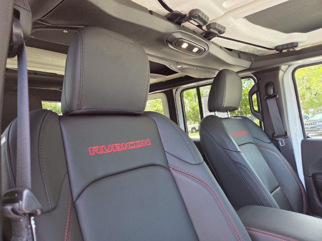 Used 2025 Jeep Wrangler Unlimited Rubicon AWD/4WD image 16