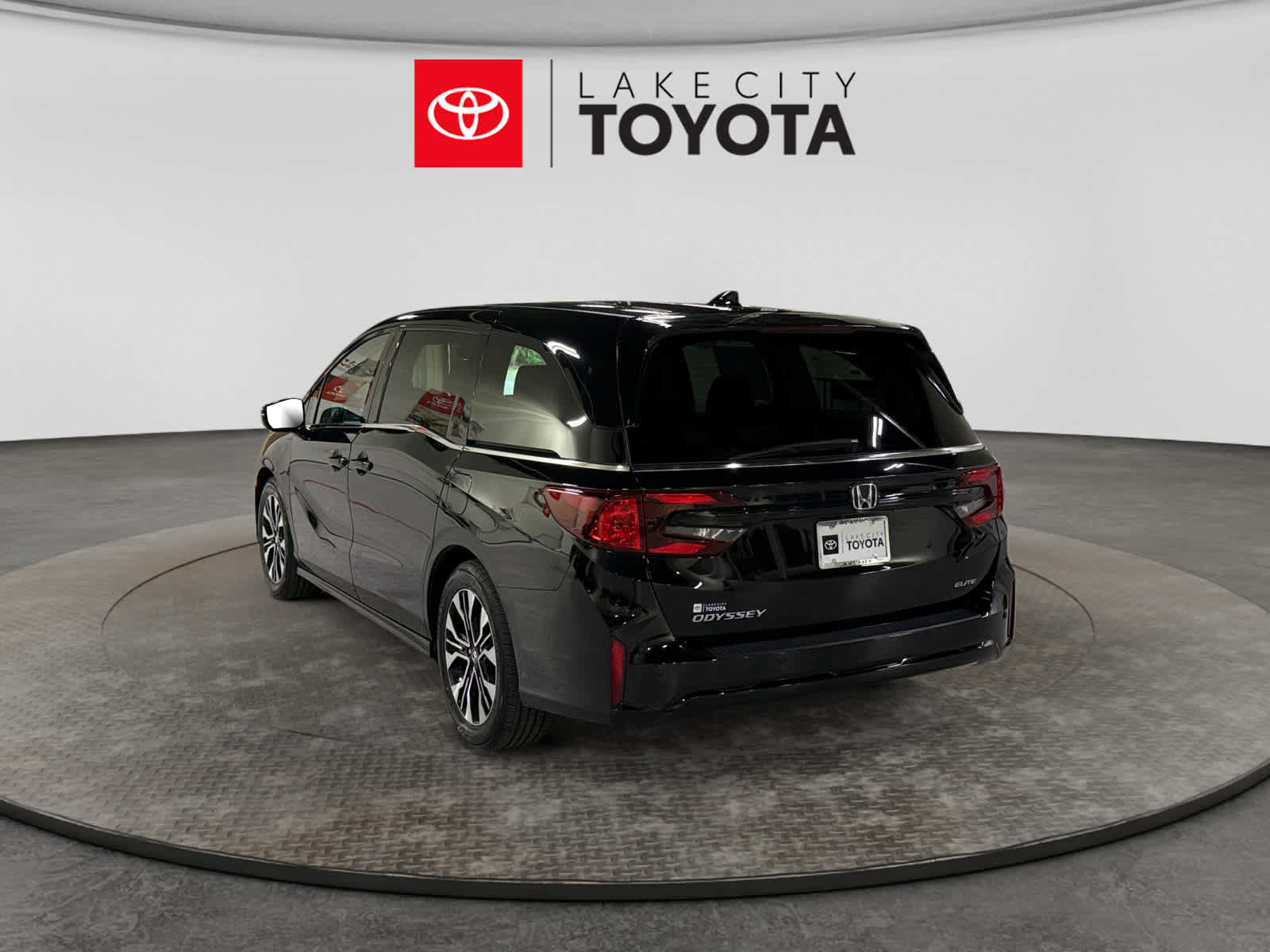 Used 2025 Honda Odyssey Elite image 5