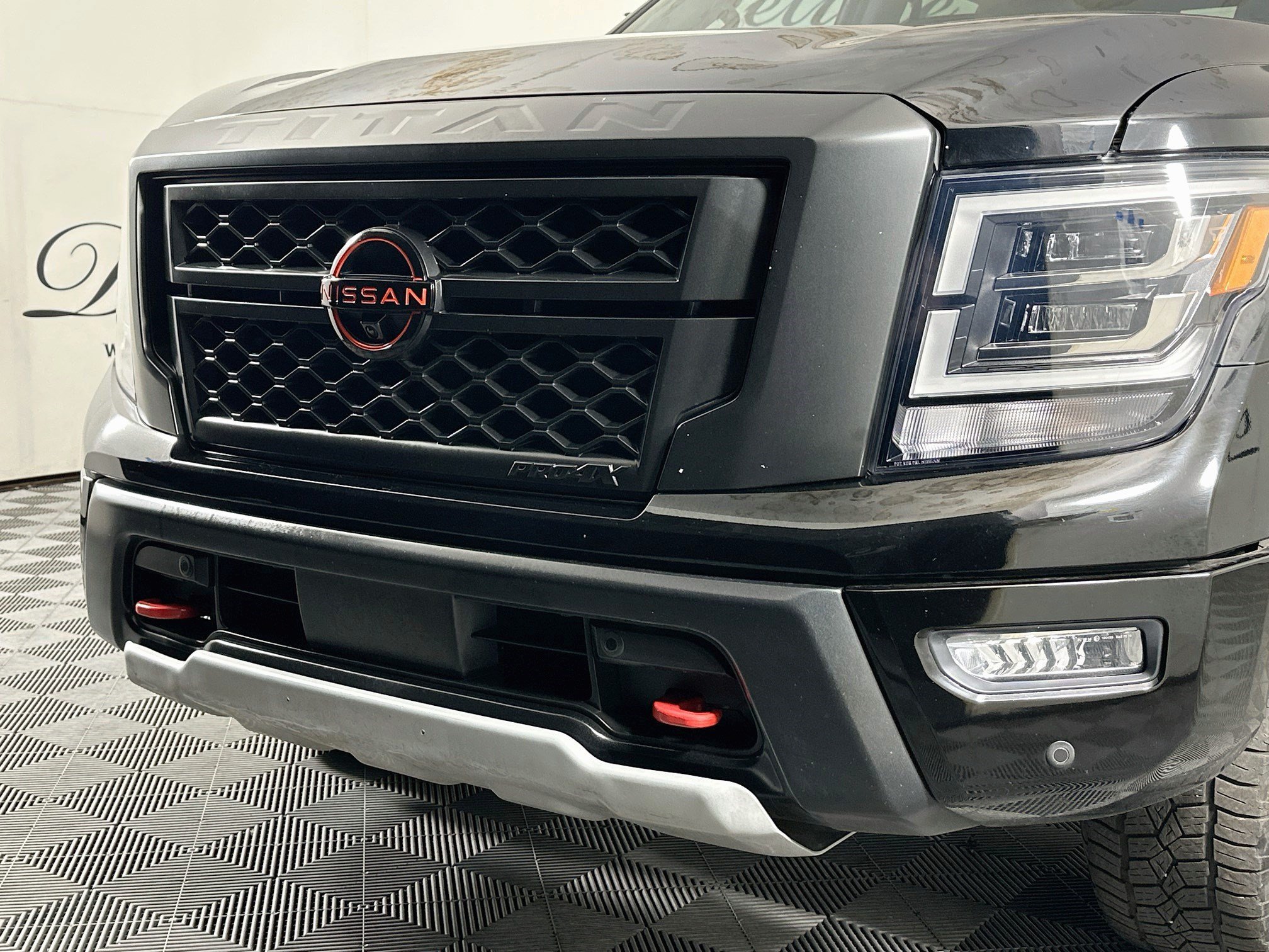 Used 2023 Nissan Titan PRO-4X w/ Pro-4x Convenience Package AWD/4WD image 31