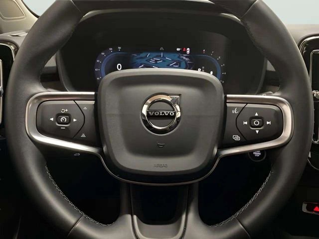 Used 2025 Volvo XC40 B5 Core image 74