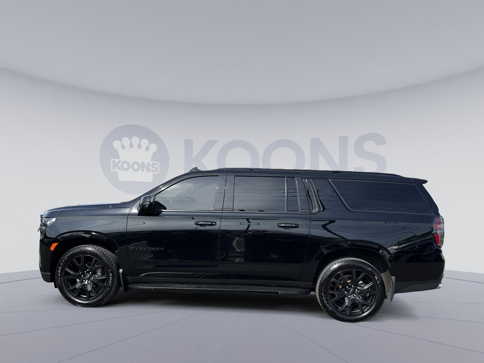 Used 2023 Chevrolet Suburban RST w/ Sport Performance Package AWD/4WD image 2