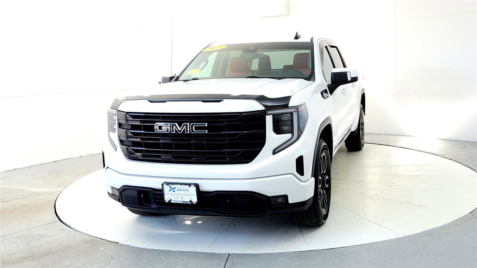 Used 2023 GMC Sierra 1500 Elevation AWD/4WD image 2