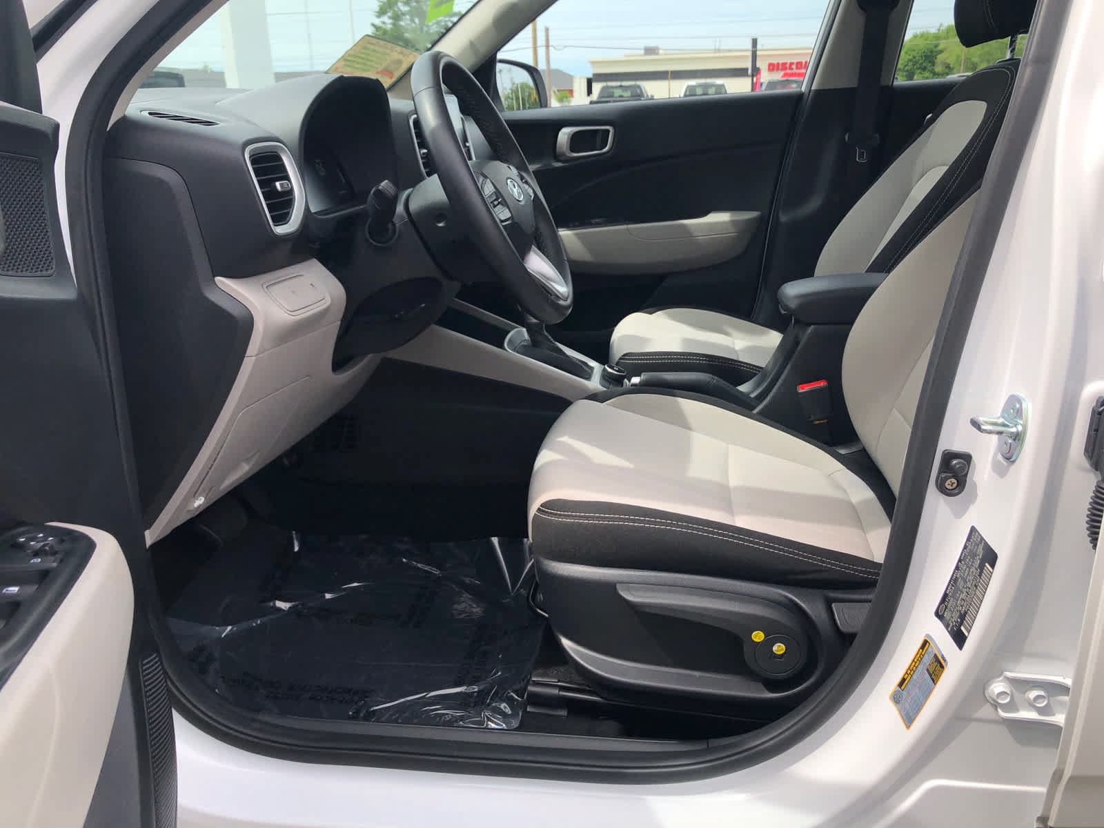 Used 2025 Hyundai Venue SEL FWD image 23
