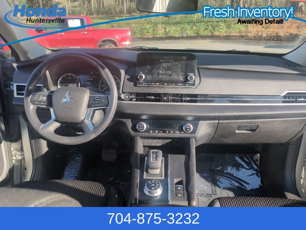 Used 2022 Mitsubishi Outlander ES image 16