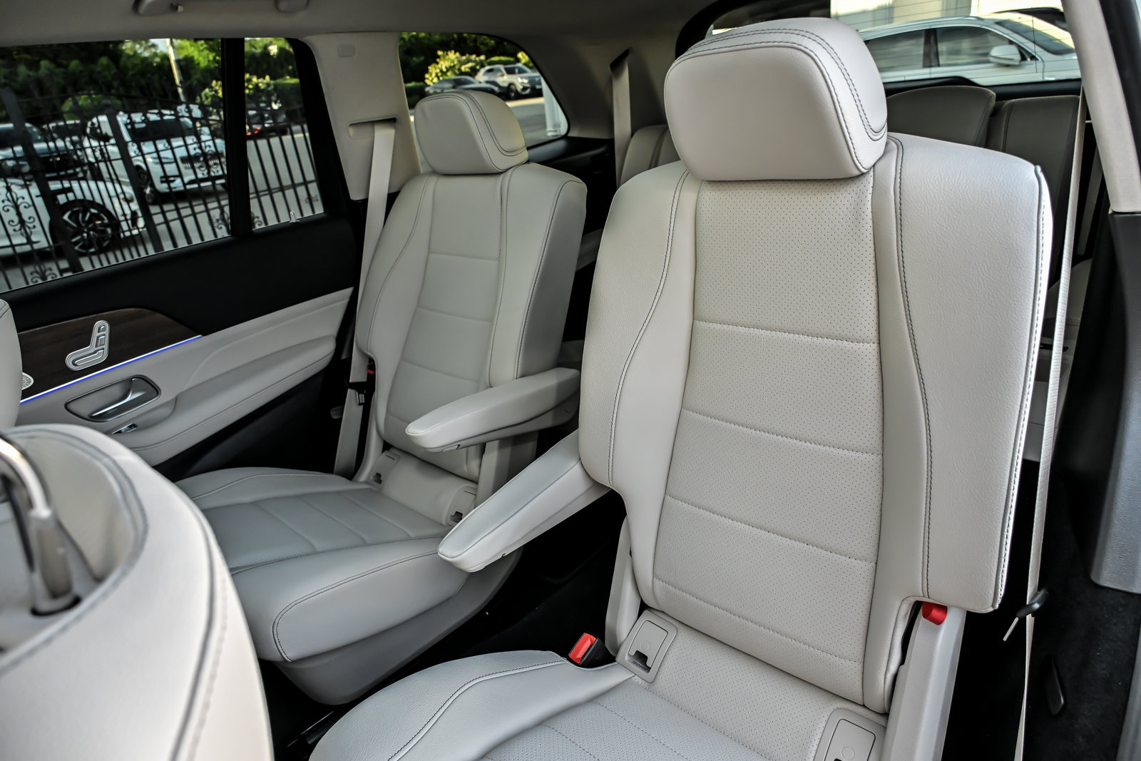 Used 2025 Mercedes-Benz GLS 450 4MATIC image 23