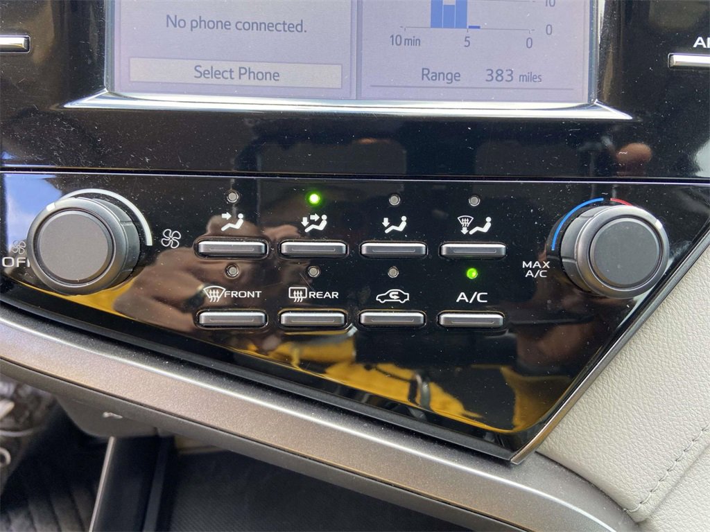 Used 2019 Toyota Camry LE image 24