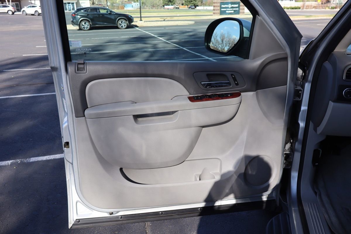 Used 2013 Chevrolet Suburban LT image 25