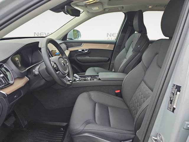 Used 2025 Volvo XC90 B6 Core AWD/4WD image 9
