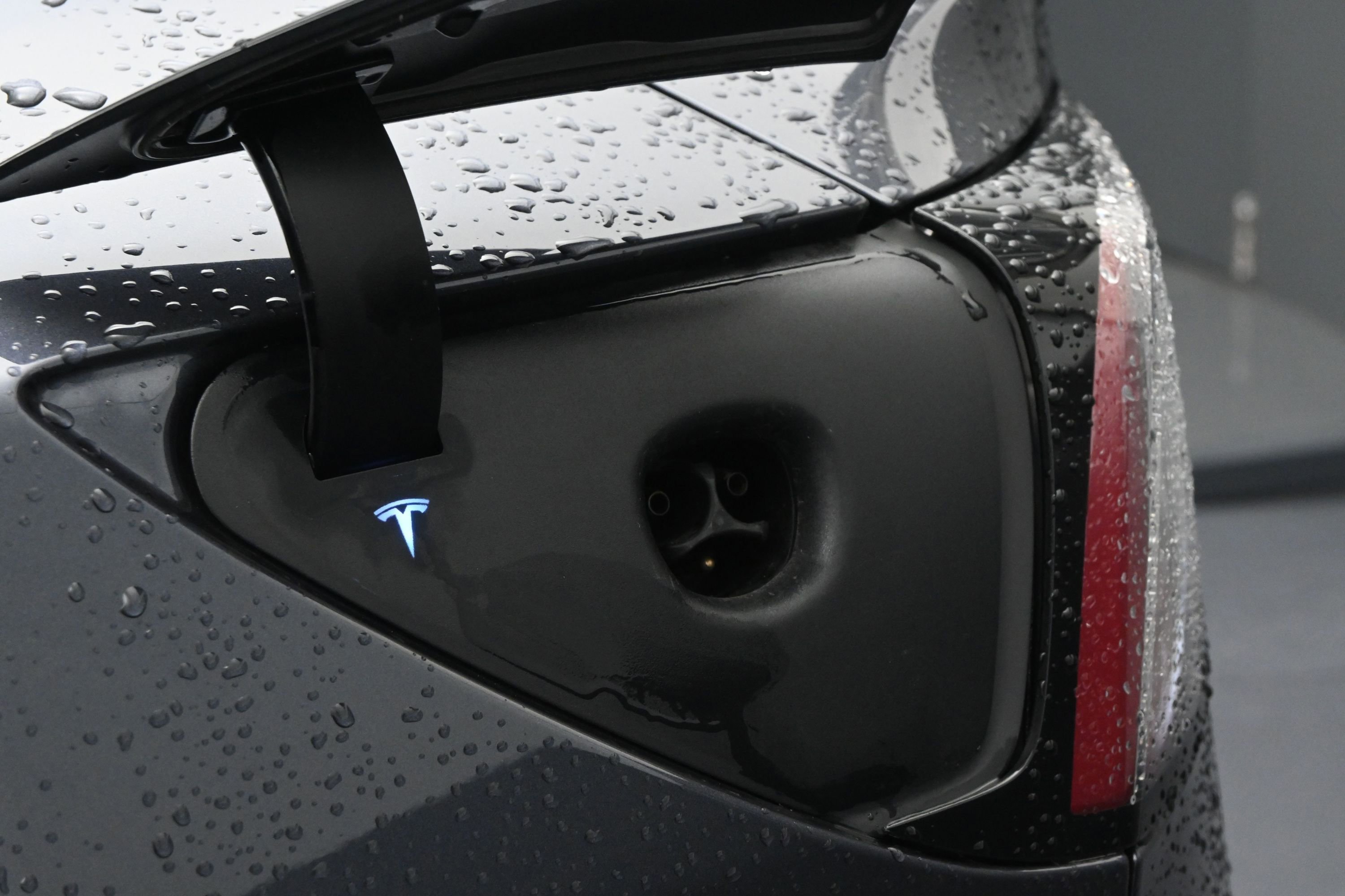 Used 2021 Tesla Model 3 Standard Range Plus image 11
